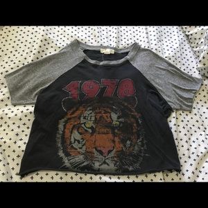 I Love H81 | Vintage Tiger Crop Top Shirt
